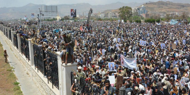 Foto: Yemen Hizbullahının Şehid Edilen Cumhurbaşkanı Salih Sammad’ın Cenazesine Milyonlarca Yemenli Katıldı