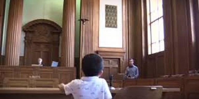 Amerika’da bir yaşındaki bebeği göçmen mahkemesinde yargıladılar