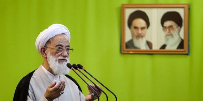 Ayetullah İmami Kaşani: Tüm Dünya İran’ın Bölgede ABD’yi Yere İndirdiğini Kabul Ediyor
