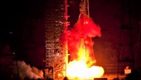 Çin, tek taşıyıcı roketle uzaya iki navigasyon uydusu gönderdi