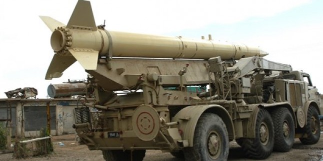İran Yapımı Fecr-5 Füzesi Sergilendi