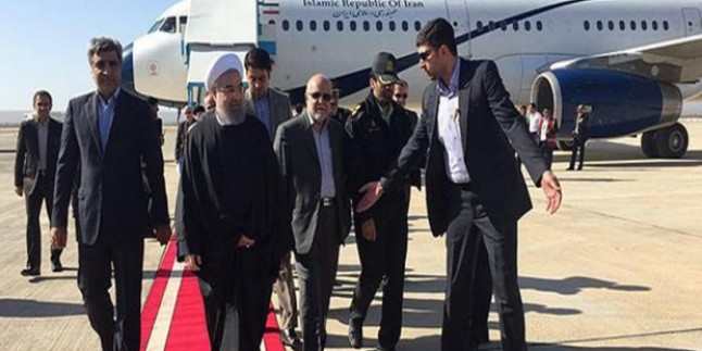 Hasan Ruhani: İranlılar 11 Şubat törenine coşkuyla katılarak düşmanlara sert bir yanıt verdi
