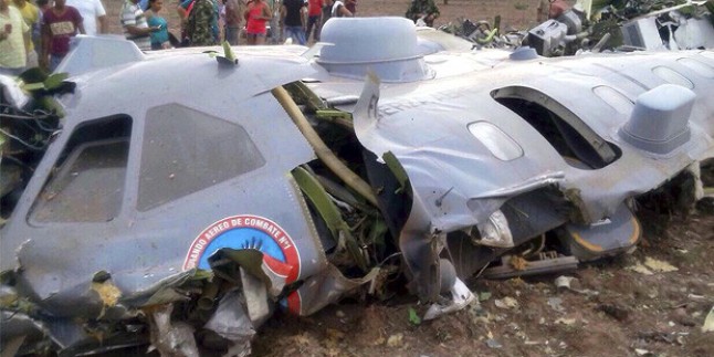 Kolombiya’da, askeri bir helikopterin düşmesi sonucu 15 güvenlik görevlisi öldü