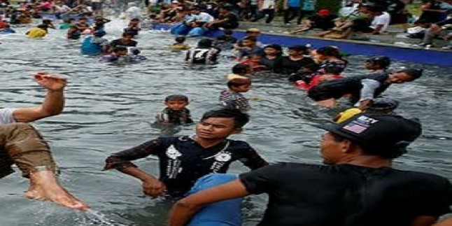 Myanmar’da su festivalinde 285 kişi öldü