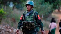 Myanmar’ın Seçilmiş İlk Sivil Devlet Başkanı Olan Htin Kyaw, Mecliste Yemin Etti
