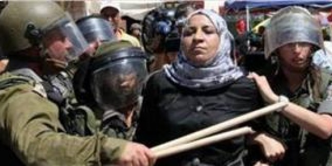 Aniden rahatsızlanan Filistinli kadın esir, hastaneye nakledildi