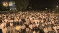 Dün Akşam 60 Bin Filistinli Mescidi Aksa’da Teravih Namazı Kıldı ​