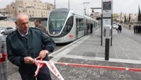 Filistinli gençler Kudüs’te tramvayı taşladı