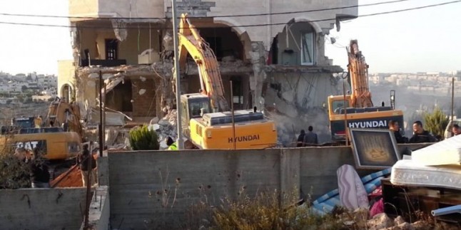 Siyonist Rejim Doğu Kudüs’te Filistinlilere Ait Bir Binayı Yıktı