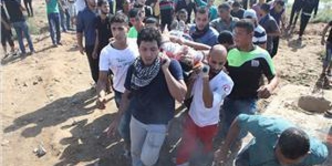 Siyonist İsrail güçleri Gazze sınırında 35 Filistinliyi yaraladı