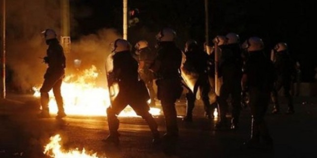 Yunanistan’da Halk Sokaklara Döküldü