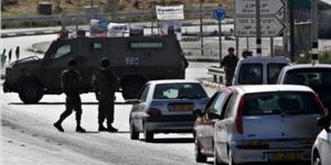 Nablus kentinin güneyindeki Zatera kontrol noktasından geçmekte olan Filistinli bir genç İsrail güçlerinin açtığı ateş sonucu yaralandı