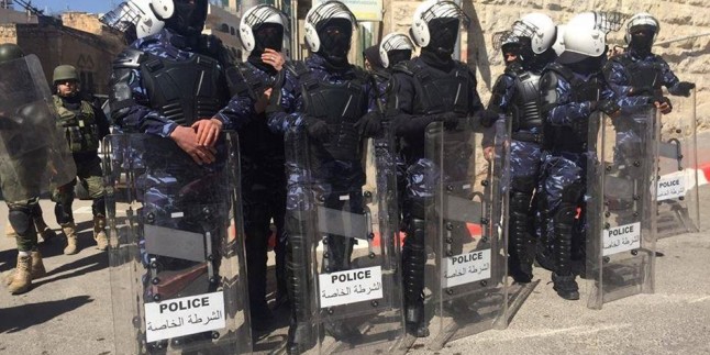 Siyonist Abbas’a Bağlı Polis Çeteleri Batı Şeria’daki Hamas Üyelerini Gözaltına Aldı