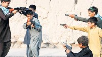 Afganistan’da oyuncak silahlar yasaklandı