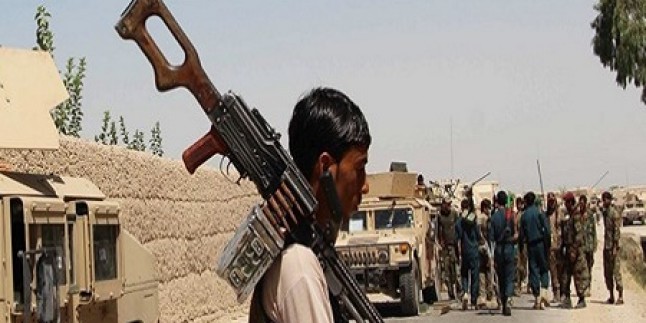 Afganistan’da Taliban teröristleri bir ilçeyi ele geçirdi