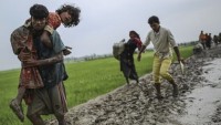 100 bin Arakanlı Bangladeş’e sınırında bekliyor