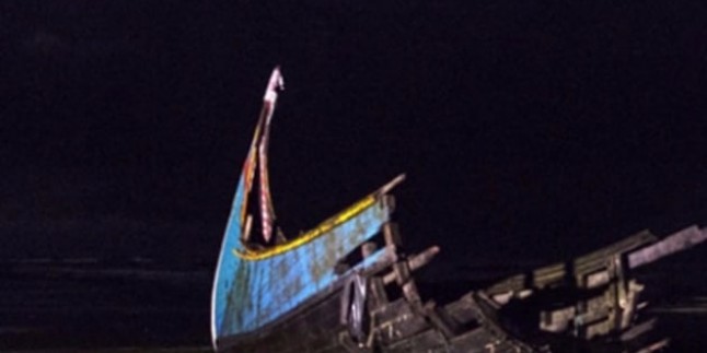 Rohingyalı Müslümanları taşıyan tekne devrildi: 5’i çocuk 12 kişi öldü