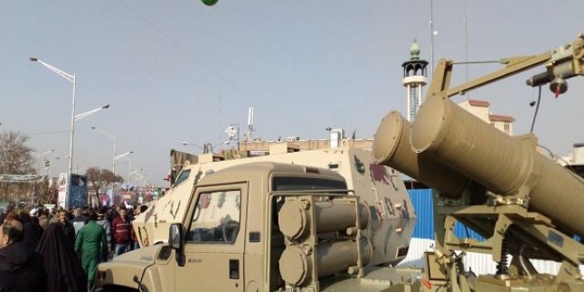 Tahran’daki 11 Şubat yürüyüş töreninde askeri ürünler sergileniyor
