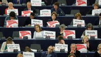 Avrupa Parlamentosu, Suriye saldırısı için Macron’u protesto etti