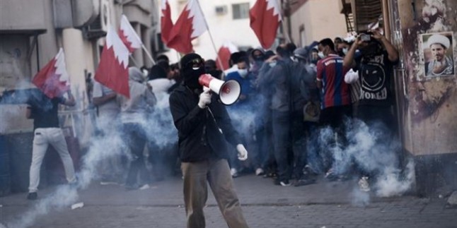 Bahreyn rejimi halka kimyasal gazlarla saldırıyor