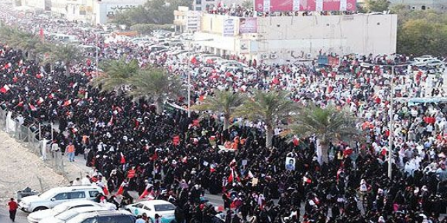 Kahraman Bahreyn halkı tutuklarla dayanışma gösterisi düzenledi