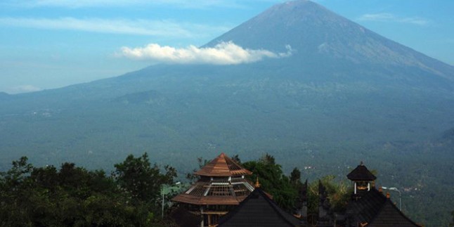 Bali Adası’ndan 100 bin kişi tahliye edildi