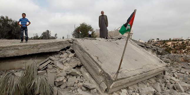 Siyonist İsrail Batı Şeria’da bir evi yıktı