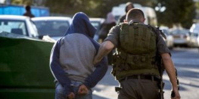 Siyonist İşgal güçleri 14 Filistinliyi gözaltına aldı