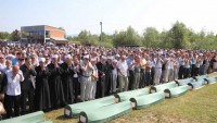 Bosna Savaşı sırasında katledilip toplu mezarlara gömülen 30 Boşnak, yeniden defnedildi