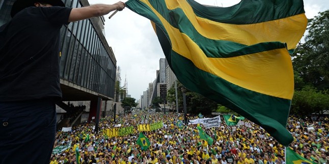 Brezilya’da on binlerce gösterici yolsuzluk soruşturmasına destek verdi