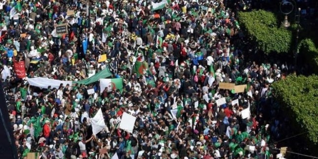Cezayir ordusu: Halkın haklı taleplerini destekliyoruz!