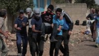 Siyonist İsrail Askerleri, Gösteri Düzenleyen Filistinli Gençler’in Üzerine Ateş Açtı