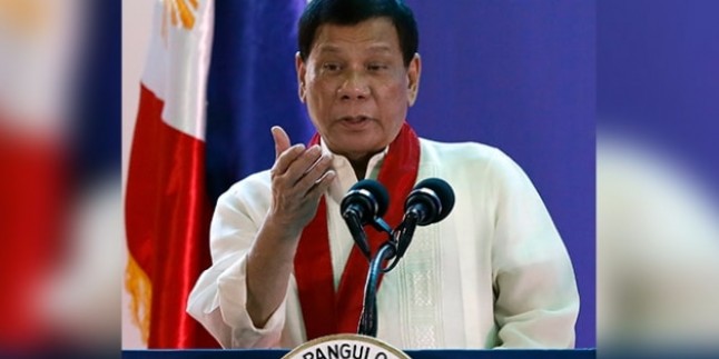 Filipinler Lideri Duterte Yine Bildiğini Okudu