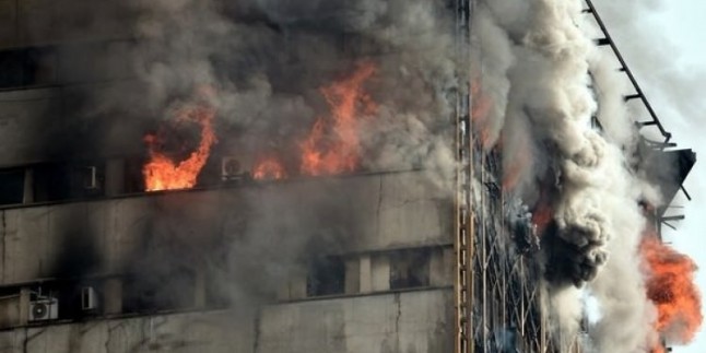 İran’da Fabrika Yangınında 2 Kişi Hayatını Kaybetti