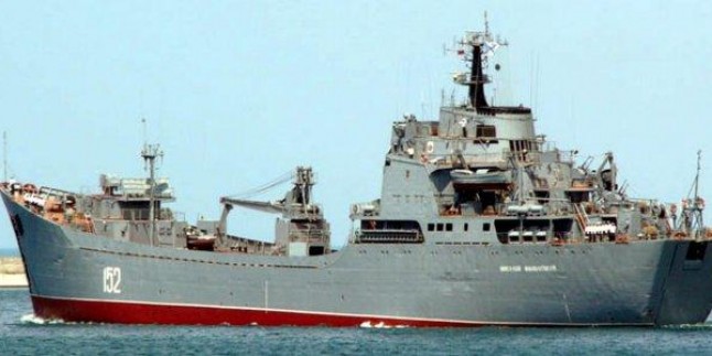 Rus filosu İran’ın kuzey sularına demir atıyor