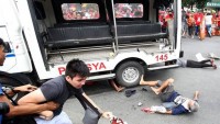 Filipinler’de polis aracı protestocuların arasına daldı