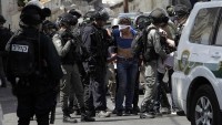 Siyonist İsrail askerleri 23 Filistinliyi gözaltına aldı