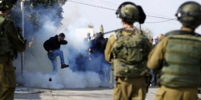 Siyonist İsrail askerleri ile çatışmalarda yüzlerce Filistinli yaralandı
