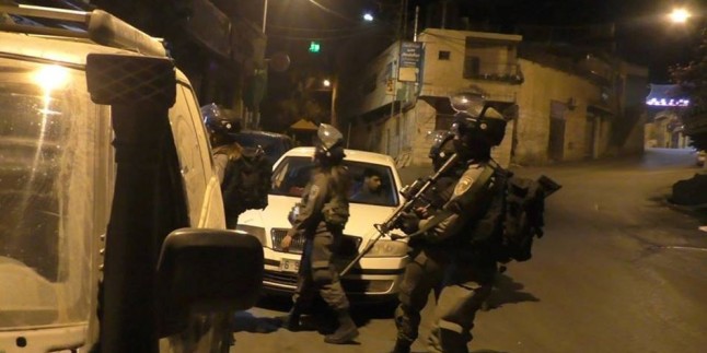 ​İşgalci İsrail Güçleri Batı Yaka’da 16 Filistinliyi Gözaltına Aldı