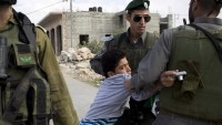 Filistinli 300 Çocuk Siyonist Rejim Zindanlarında Tutuklu Durumda