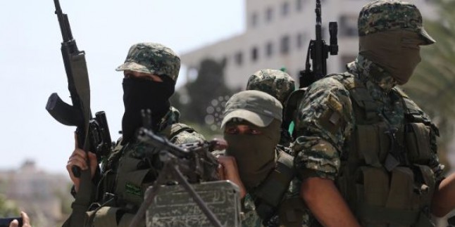 Filistinli Direnişçiler Siyonist İsrail Askerlerine Yaylım Ateşi Açtı