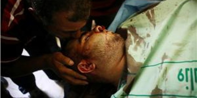 Siyonist İsrail Güçleri, Kalendiya askeri geçiş noktası yakınlarında Filistinli bir genci şehid etti