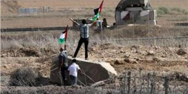 Siyonist İsrail Ordusu, Filistinli 2 Genci Gözaltına Aldı