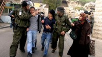 Filistinli Çocuk İsrailli Tramvay Bekçisinin Kendisini Nasıl Darp Ettiğini Anlattı