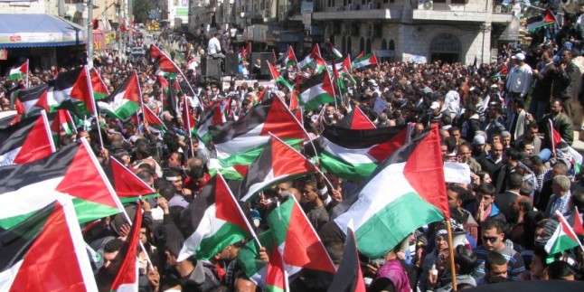 Dünya Kudüs Gününde Filistinliler Sokaklara Dökülerek İşgalci Askerlerle Çatıştı