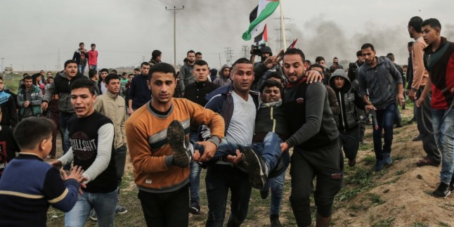 Siyonist İsrail Askerleri Gazze Sınırındaki Filistinli Gençlere Ateş Açtı: 4 Yaralı