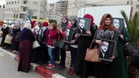 El-Halil ve Nablus’ta Esir Gazeteci El-Gig’e Destek Gösterileri Düzenlendi