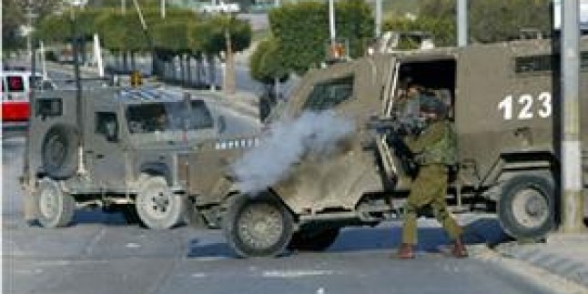 İşgal Güçleri El-Halil’de Ateş Açtıkları Aracın Sürücüsünü Gözaltına Aldı