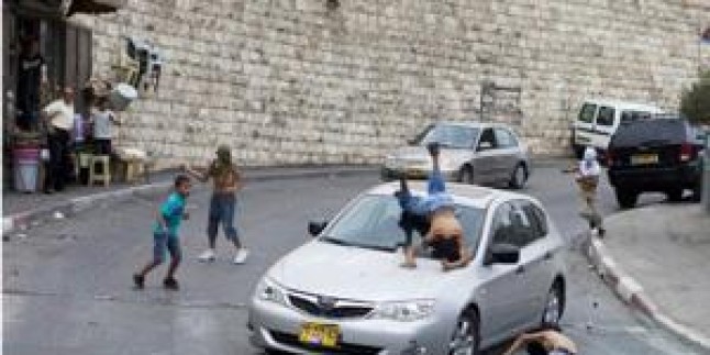 El-Halil’de Yahudi Yerleşimci Sürücü Filistinli Çocuğa Çarpıp Kaçtı