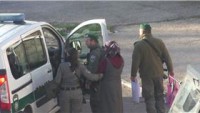 Siyonist İsrail Güçleri Bir Genç Kızı Bıçak Bulundurduğu İddiasıyla Gözaltına Aldı